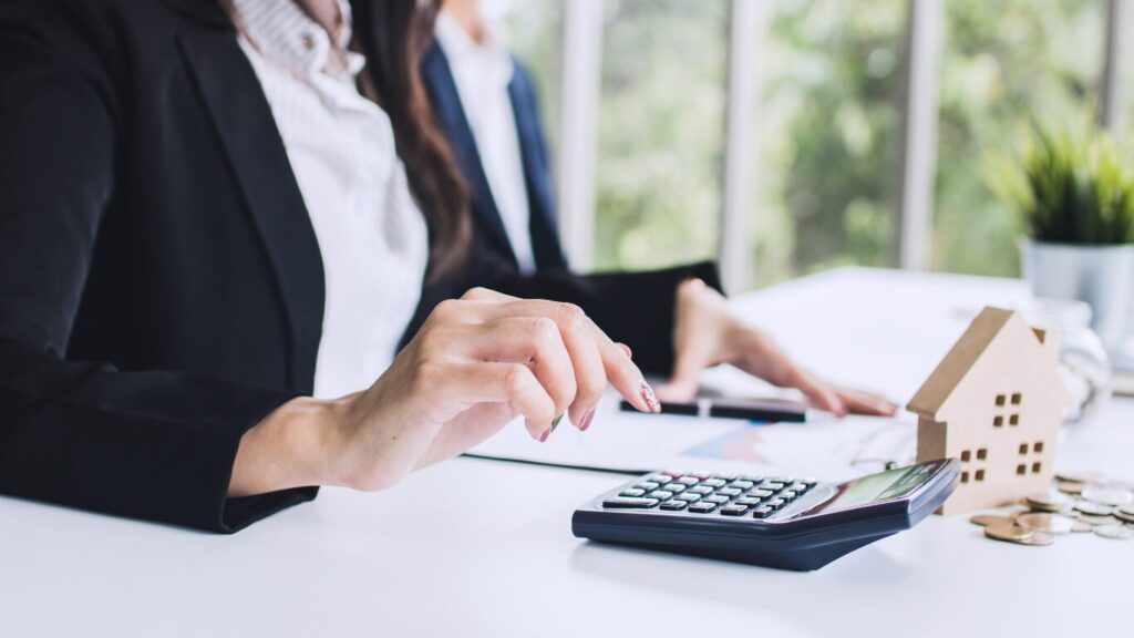 40代おひとりさま女性の私が地銀を選んだ理由