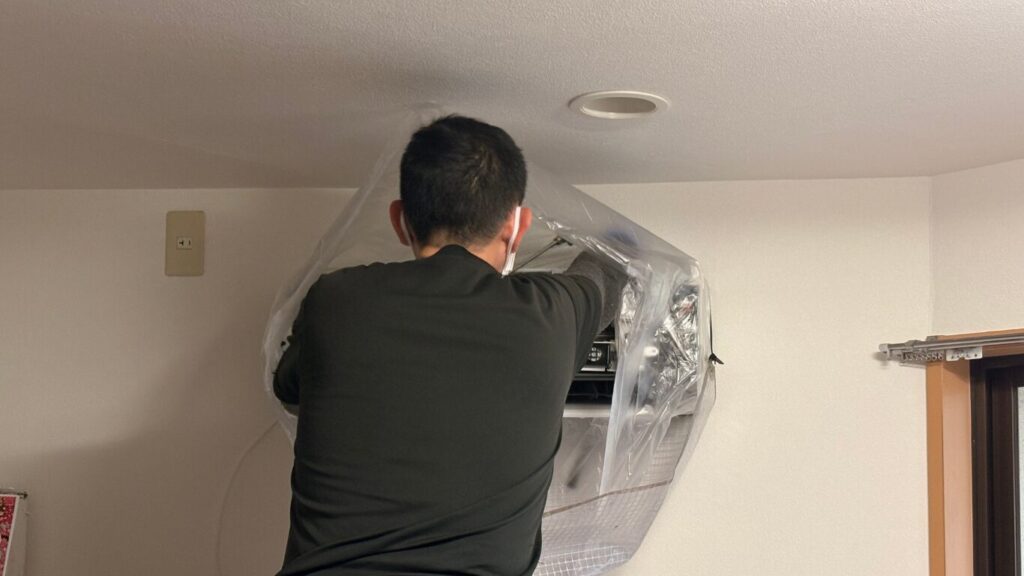 エアコン掃除を『くらしのマーケット』で依頼